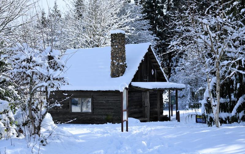 Le chalet sous la neige